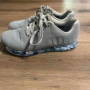 NOBULL trainers 6.5 Grey with blue camo bottom